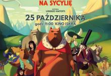 Plakat, przedstawiający animowane postaci z bajek Disneya, na drugim planie animacja przedstawiająca góry; tekst czerwony, szary i biały, treść: Włoski film animowany na podst. powieści Dino Buzzaltiego, Słynny najazd niedźwiedzia na Sycylię reżyseria Lorenzo Mattotti 25 października godz. 11:00 Kino Iskra, w lewym dolnym roku treść: DKF Kinochłonek - bilety w cenie 13 zł do nabycia w kasie kina i on-line na www.kino-iskra.pl, czas trwania filmu 80 min.+ spotkanie ok.30min; 