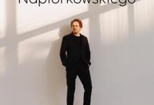 plakat Krzysztof Napiórkowski – koncert w Augustowie! – w sobotę, 7 stycznia, na scenie Sali widowiskowej Miejskiego Domu Kultury (Rynek Zygmunta Augusta 9, wejście od ul. Kościelnej, II piętro) o godz. 19:00 