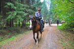 Jeźdźcy na koniach w trakcie rajdu po Puszczy Augustowskiej, fot. J. Koniecko