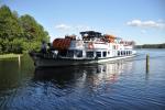 The ship of Serwy Żegluga Augustowska, sailing on the lake, photo: J. Koniecko