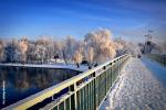 Zdjęcie bulwarów, zimową porą z mostu na ulicy Mostowej, fot. J. Koniecko